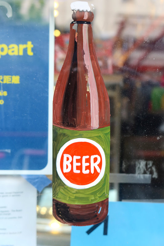 painting of a beer on a store window